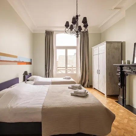 Luxueus In Hartje Met 7 Slaapkamers & Badkamers Ronse