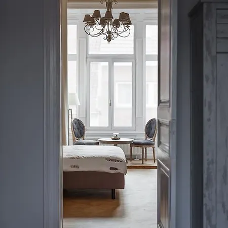 Luxueus In Hartje Met 7 Slaapkamers & Badkamers Ronse