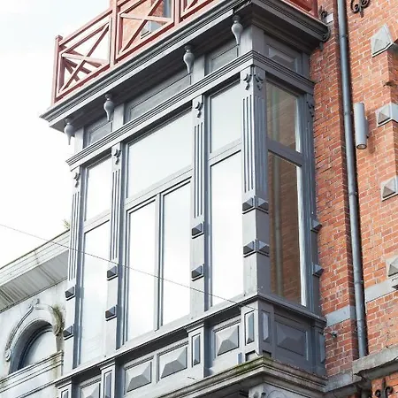 Luxueus In Hartje Met 7 Slaapkamers & Badkamers Ronse